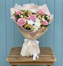 Букет цветов из:  Гвоздики, Орхидеи и Розы #REPLACE_PRED# Перевозе