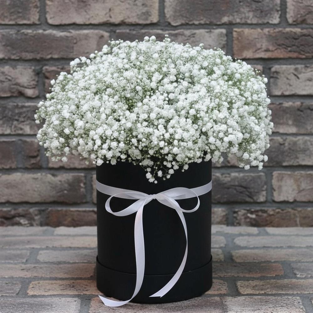 Цветочная композиция из Гипсофила в шляпной коробке в Перевозе