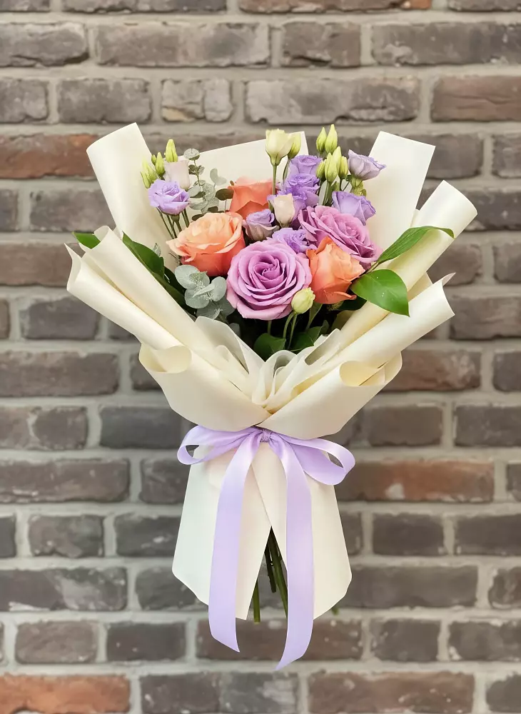 Букет цветов из: Лизиантусы и Розы в Перевозе