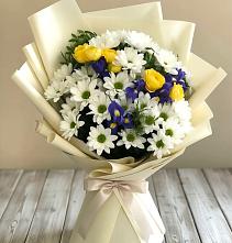 Букет цветов из:  Ирисы, Хризантемы и Розы #REPLACE_PRED# Перевозе