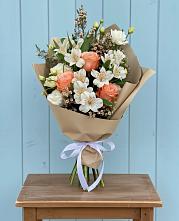 Букет цветов из:  Альстромерии, Лизиантусы, Розы и Хризантемы в Перевозе