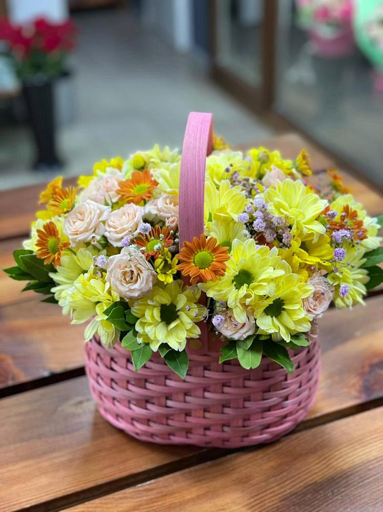 Цветочная композиция из Хризантемы и Розы в корзине в Перевозе