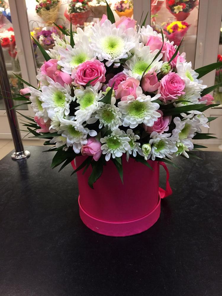 Цветочная композиция из Розы и Хризантемы в шляпной коробке в Перевозе