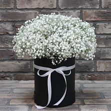 Цветочная композиция из Гипсофила в шляпной коробке в Перевозе